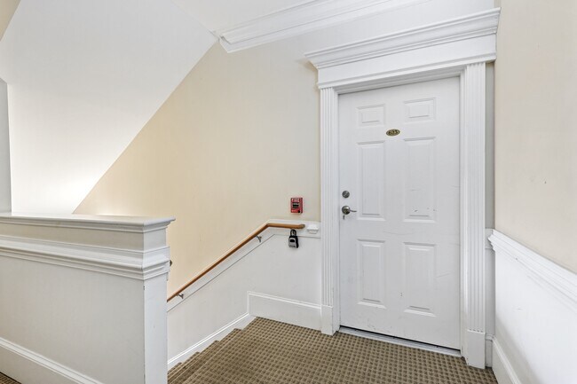 Foto del edificio - 623 Waterford Lake Dr