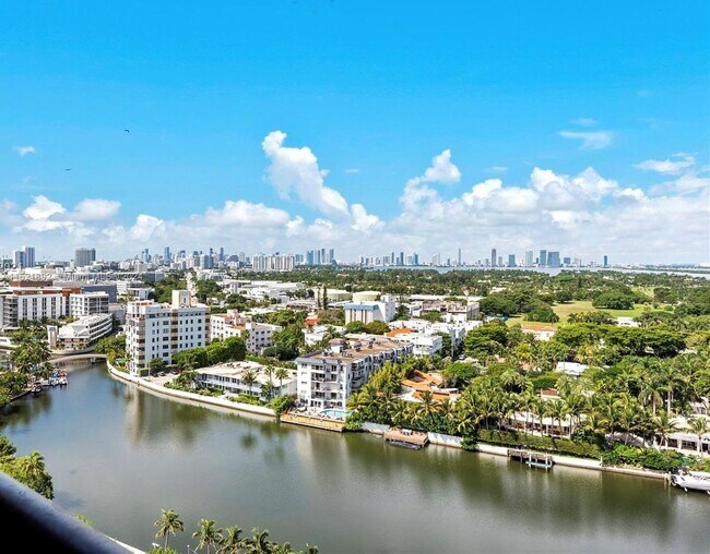Foto del edificio - 2555 Collins Ave