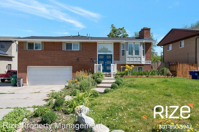 Building Photo - 5 br, 3 bath House - 2331 East Ellisonwood...