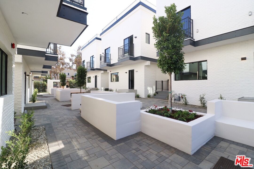 Foto principal - 1247 S Plymouth Blvd