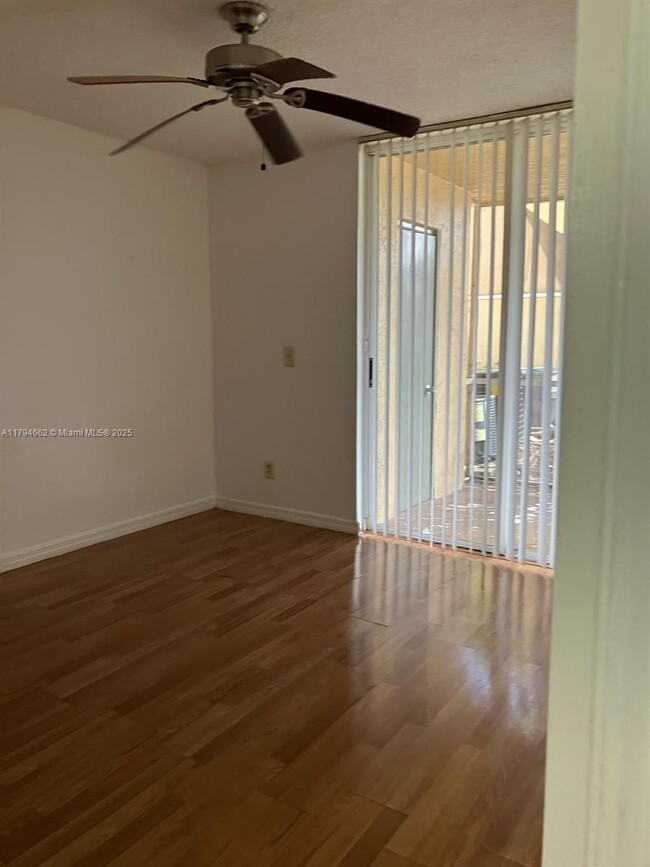 Foto del edificio - 4025 W McNab Rd