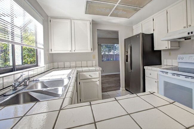 Building Photo - Ardenwood addentace area. Updated single family homes