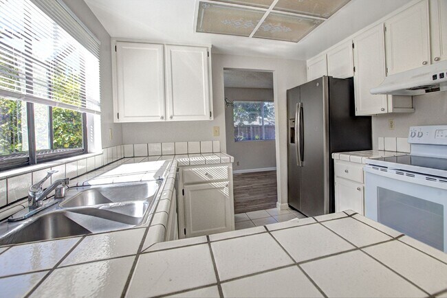 Foto del edificio - Ardenwood addentace area. Updated single family homes