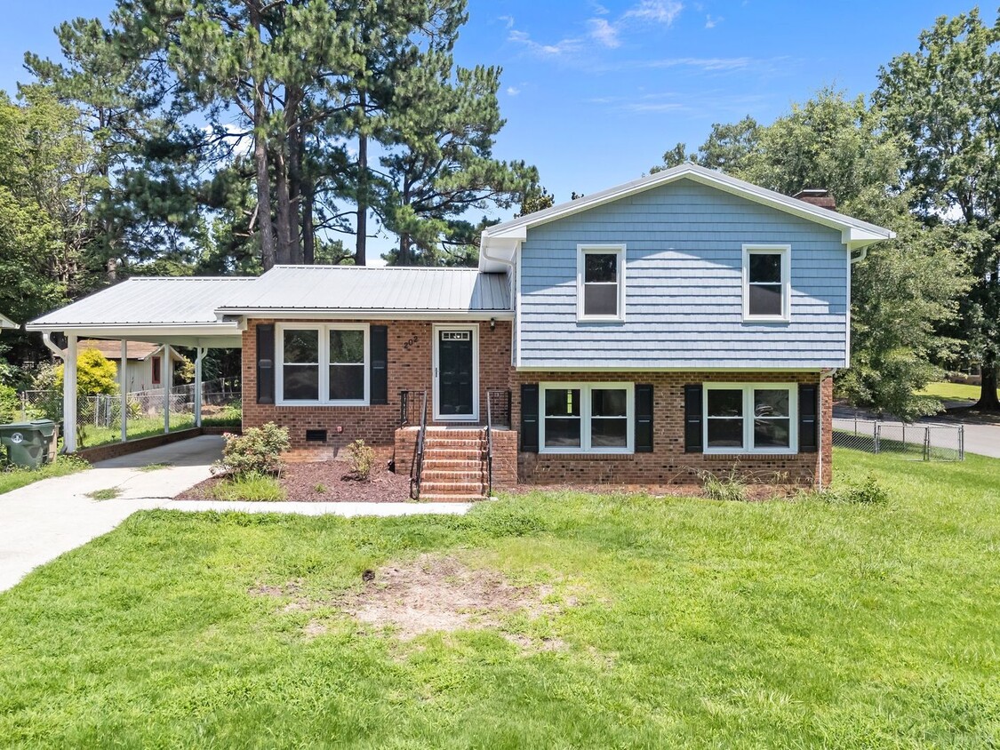 Primary Photo - Fantastic Corner Lot, Updated 4 Bedroom Sp...