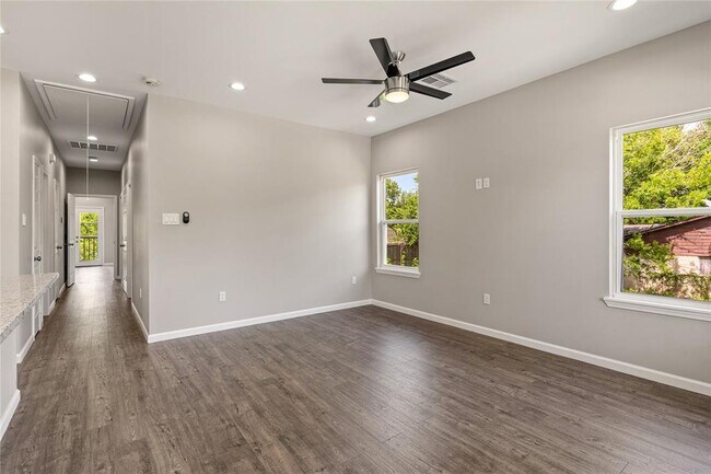 Building Photo - 8122 Sandhurst Dr