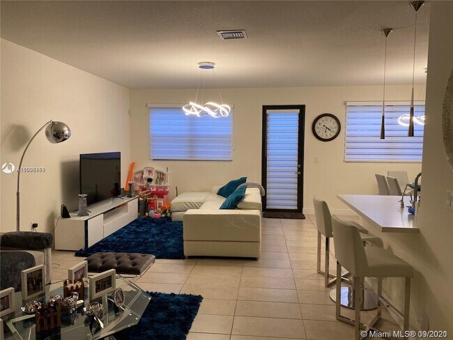 Building Photo - 8025 NW 105th Ct  8025 Doral Fl 33178