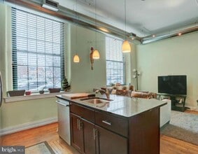 Building Photo - 200 Lincoln Ave