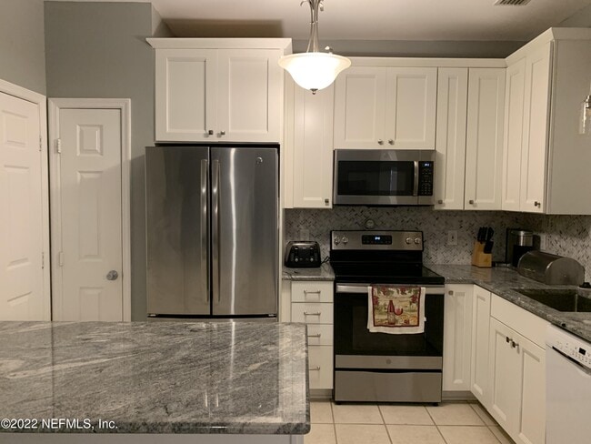 Building Photo - 211 Colima Ct
