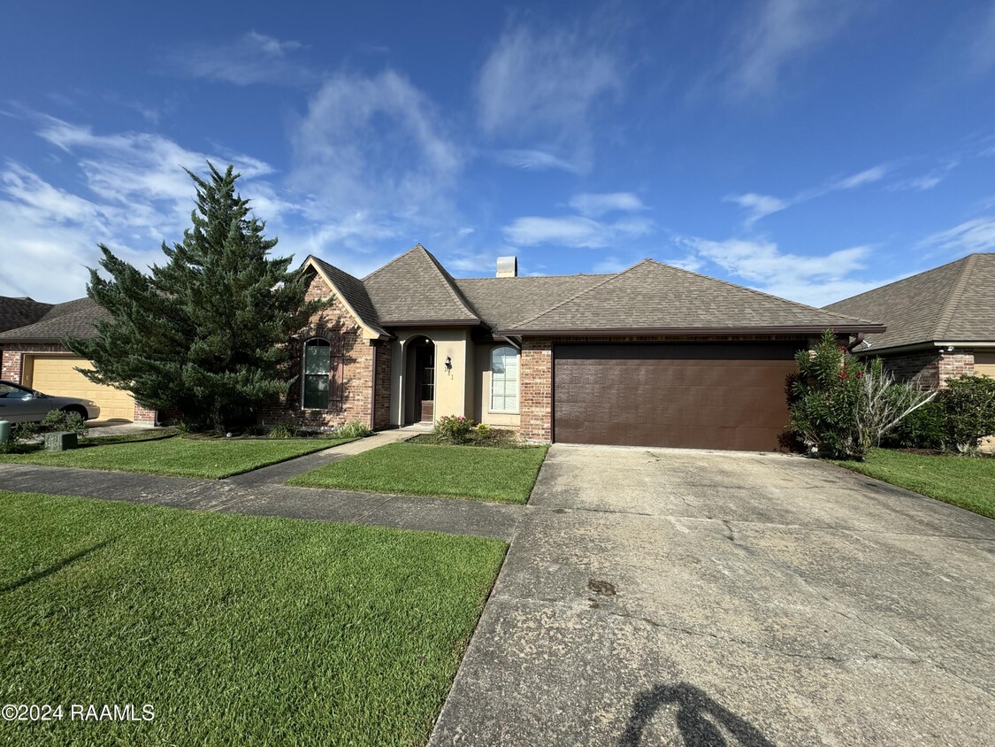 Primary Photo - 111 Hacienda Ln
