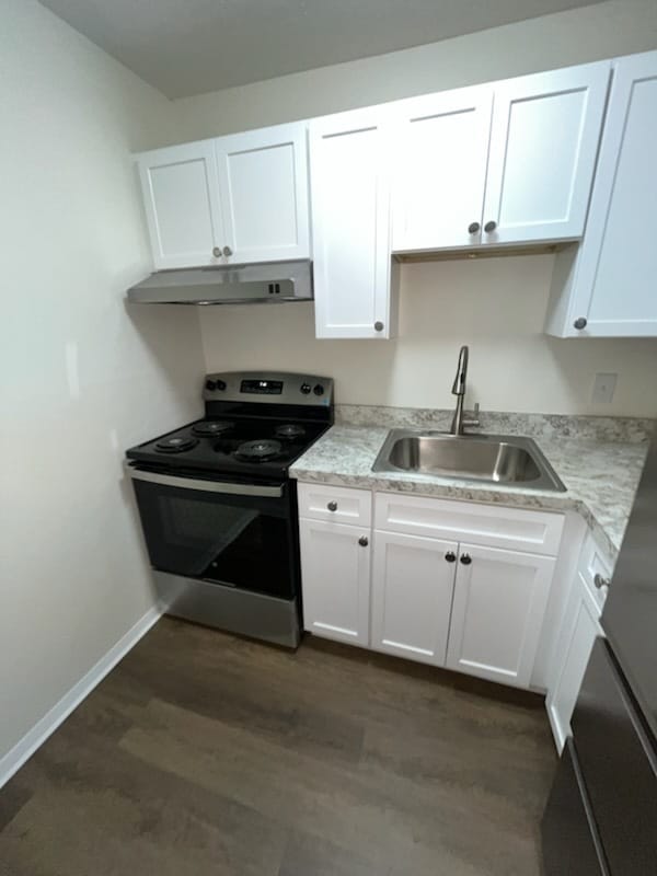 Primary Photo - Central Street Apartments