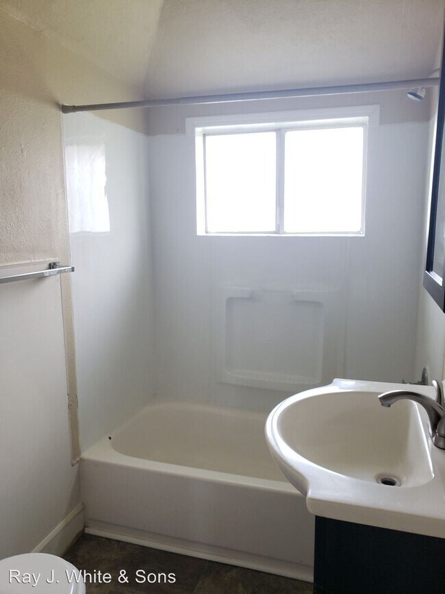 Building Photo - 2 br, 1 bath House - 1526 19TH AVE