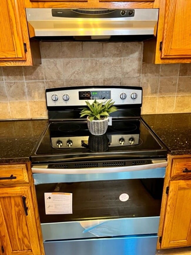 Building Photo - 2 Bedroom with Laundry Downtown Easton