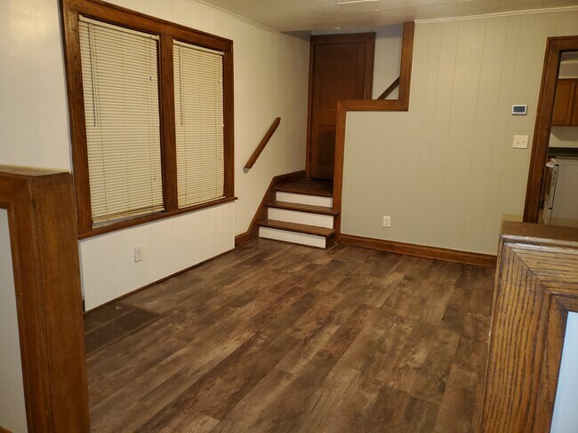 Building Photo - 436 S Richardson Ave