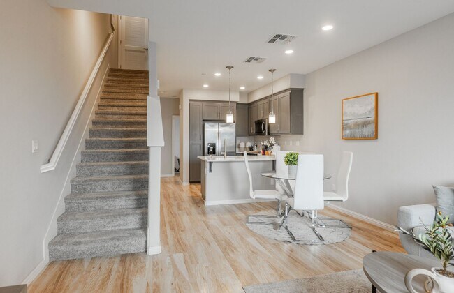 Foto del edificio - Modern Fremont Townhouse: 3 Beds, 3 Baths ...