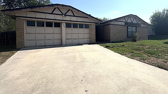 Building Photo - 2309 Whitney Dr