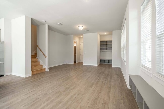 Building Photo - Avendale at The Colony