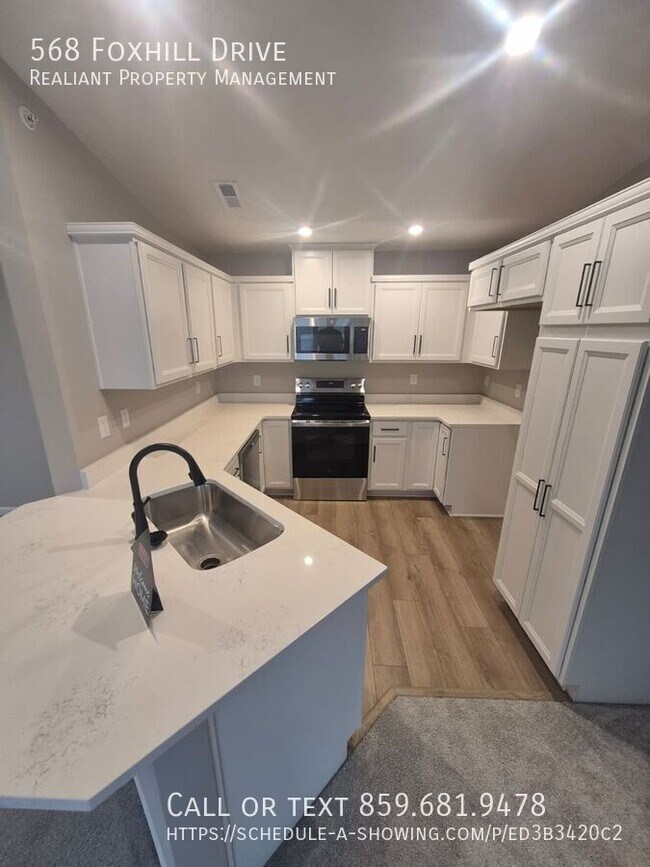 Foto del edificio - 568 Foxhill Dr