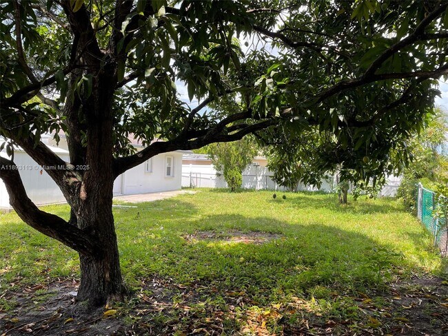Building Photo - 6108 Cresthaven Ct