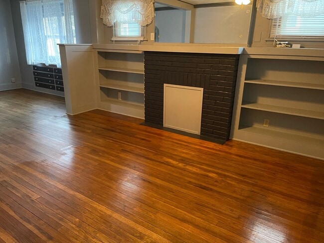 Building Photo - 595 Mohawk Ave