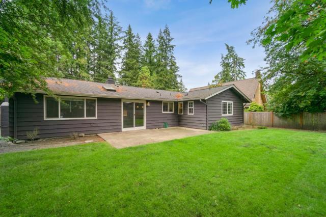 Building Photo - 4 bedroom in Bellevue WA 98008