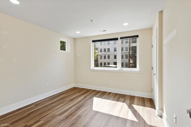 Foto del edificio - 5 br, 5 bath Duplex - 1519 N Sydenham St U...