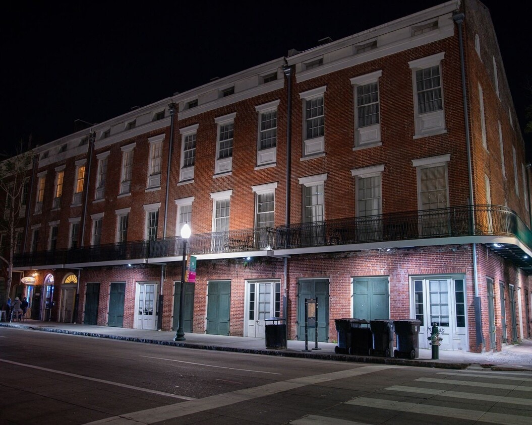 Primary Photo - 802 St Charles Ave