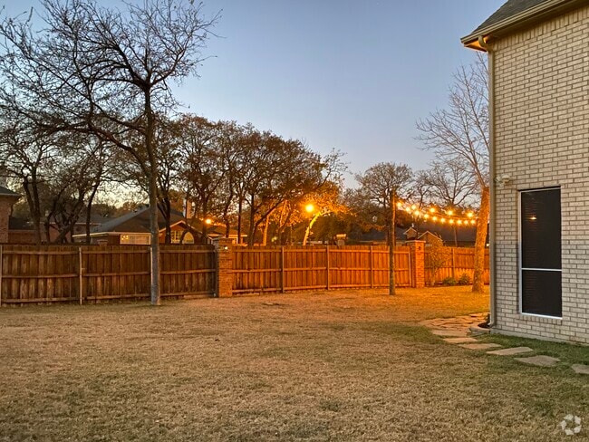Building Photo - 1761 Meyerwood Ln S
