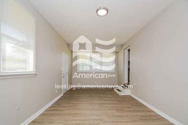 Building Photo - 185 Sandclay Dr
