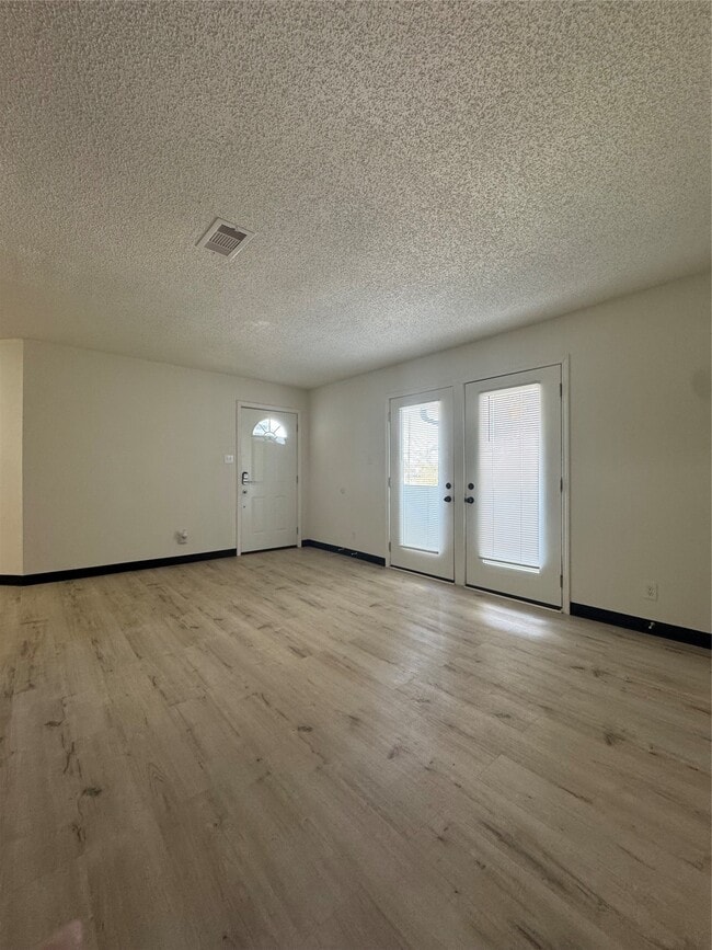 Building Photo - 1319 Brenda Ln