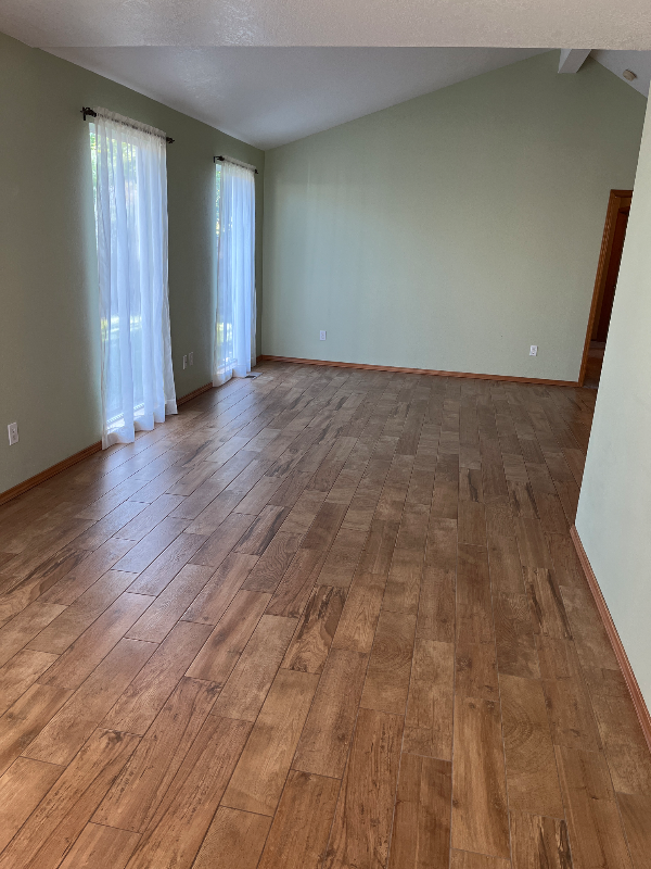 Foto del edificio - 4274 Glencoe St NE
