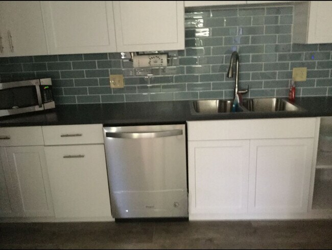 Foto del edificio - 1628 Lindley Dr