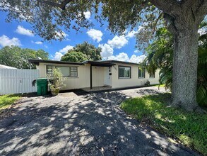 Building Photo - 3101 SW 102nd Pl