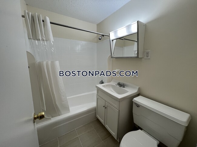 Foto del edificio - 122 Dustin St