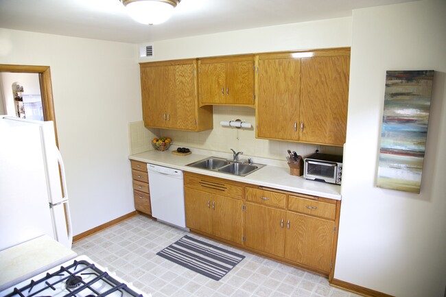 Kitchen (East) - 8015 Harwood Ave