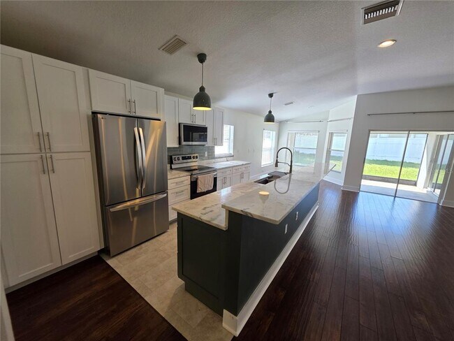 Foto del edificio - 730 Straw Lake Dr