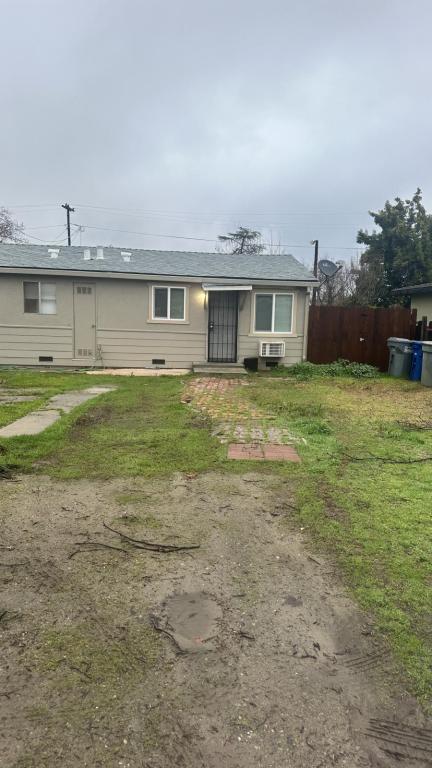 Photo - 655 W 7th St House