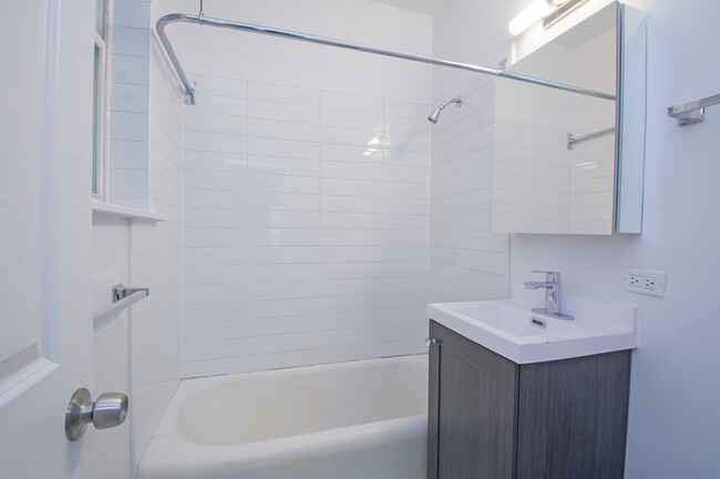 Foto del edificio - 432 W Belmont Ave