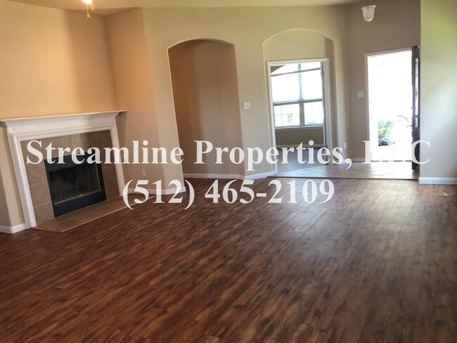 Building Photo - Nice 3 bedroom, 2 bath with an office/stud...