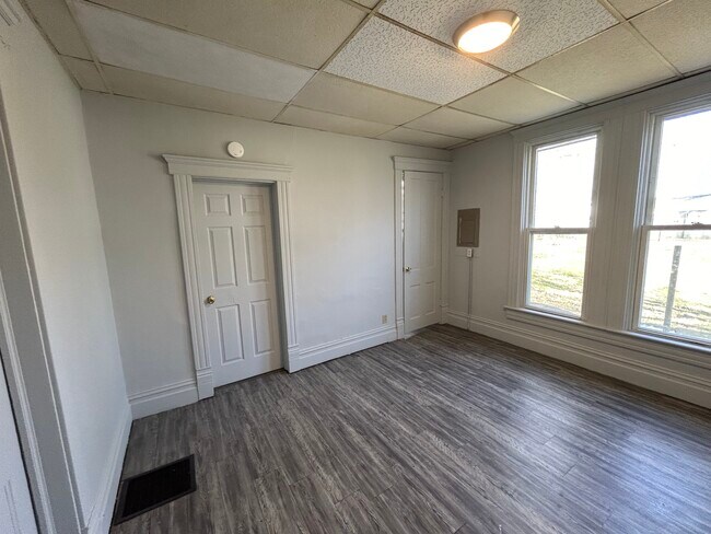 Building Photo - 505 Sheridan St