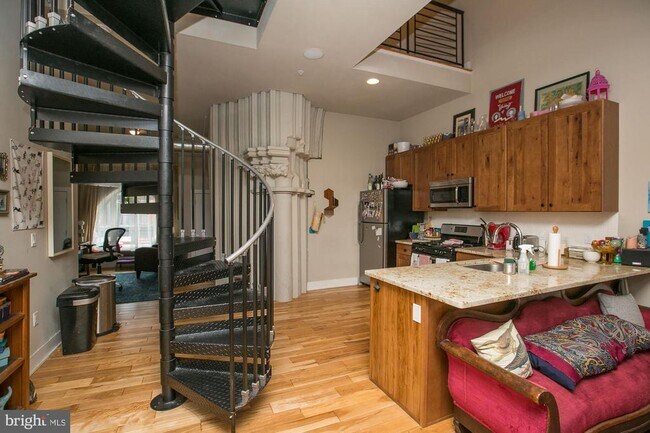 Building Photo - 2701 W Girard Ave