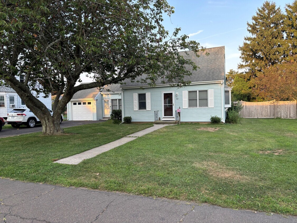 Primary Photo - 82 Laurel St