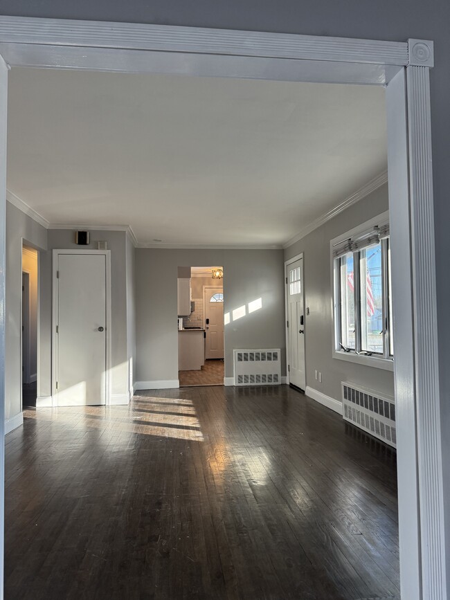 Building Photo - 1239 August Rd