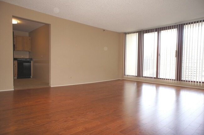 Building Photo - 200 N Dearborn St