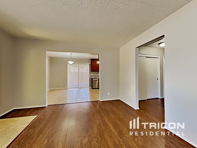 Foto del edificio - 7827 Charmette Way