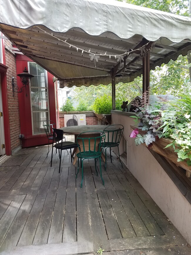 Building Photo - 3422 Sansom St