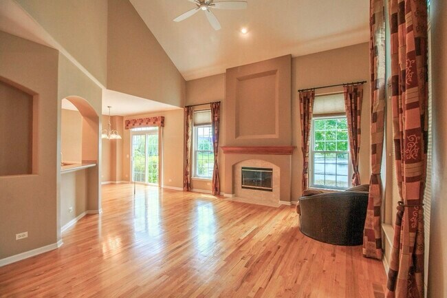 Building Photo - 24813 Ironwood Ct