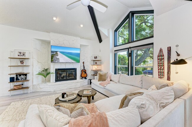 Building Photo - 8102 17th Ave W