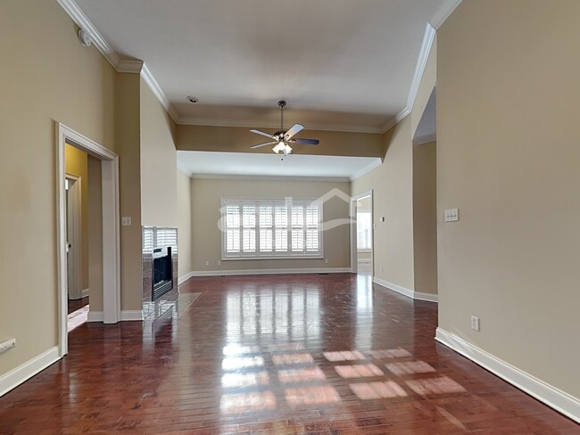 Building Photo - 334 Royal Oaks Dr