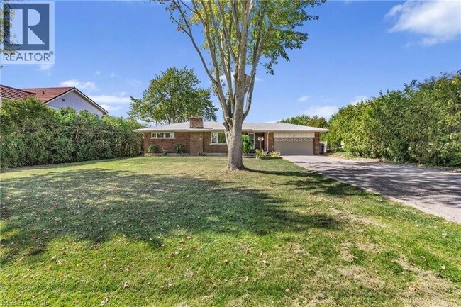 Building Photo - 585 FIFTH Road E