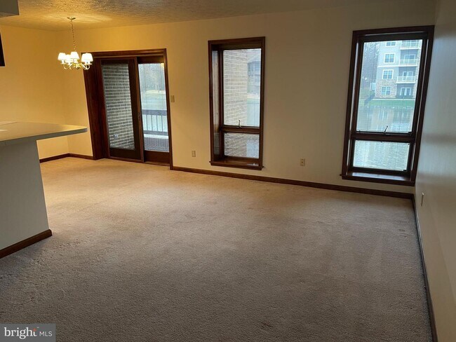Building Photo - 44759 Woodlake Ct